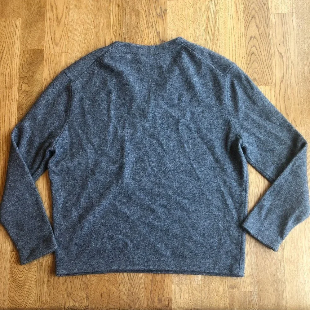 Nana Store Gray V-Neck Sweater Super Soft Size Small